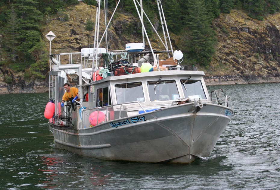 Bateau de pêche dans Toba Inlet